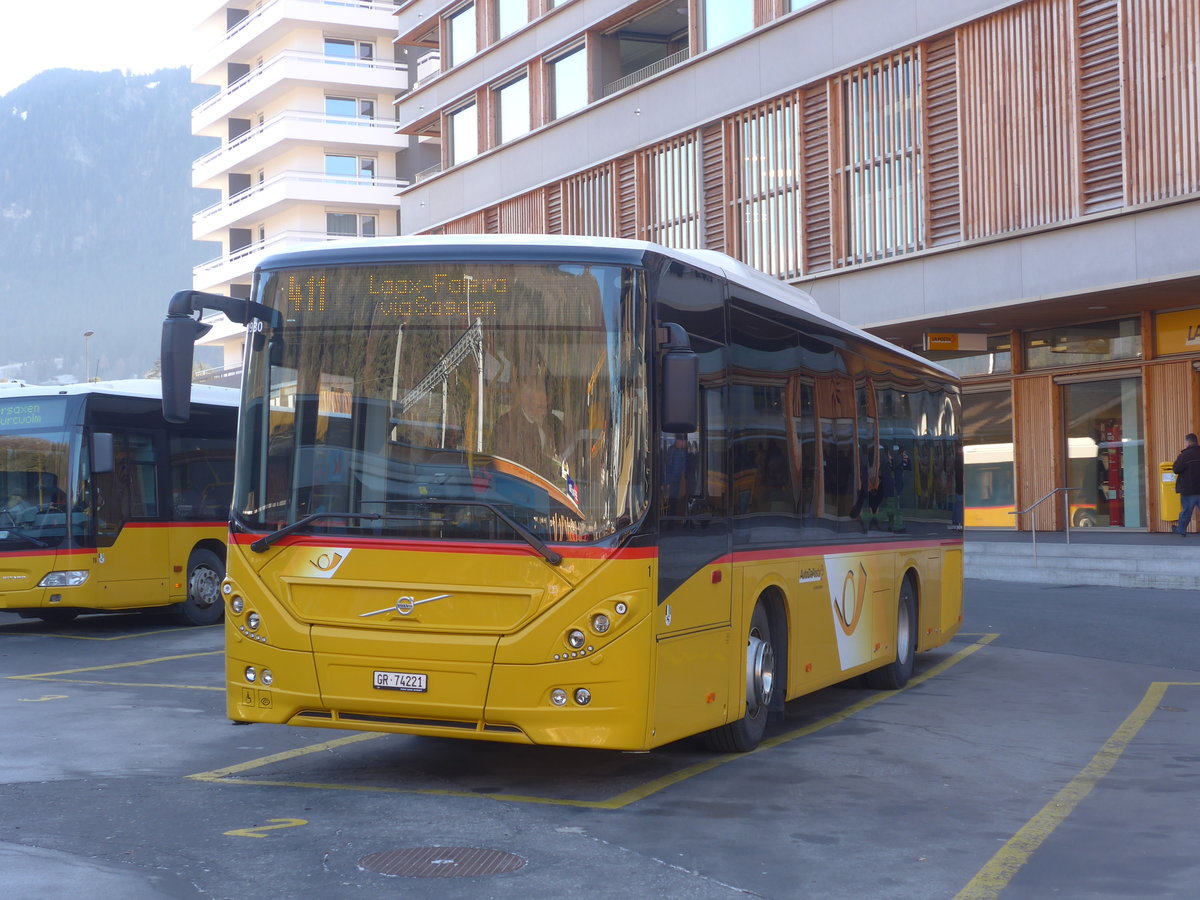 (212'588) - Fontana, Ilanz - Nr. 1/GR 74'221 - Volvo am 7. Dezember 2019 beim Bahnhof Ilanz