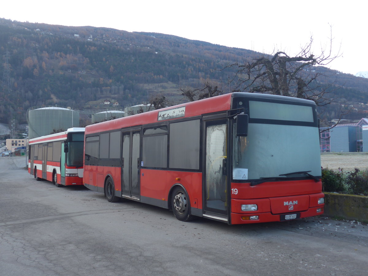 (212'707) - Lathion, Sion - Nr. 19/VS 197'617 - MAN/Gppel (ex AFA Adelboden Nr. 55) am 8. Dezember 2019 in Sion, Garage