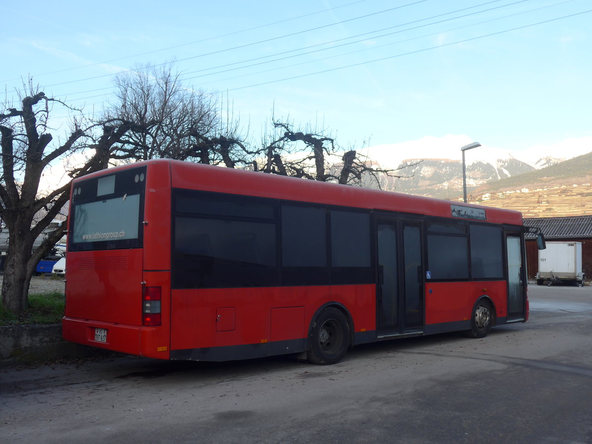 (212'710) - Lathion, Sion - Nr. 19/VS 197'617 - MAN/Gppel (ex AFA Adelboden Nr. 55) am 8. Dezember 2019 in Sion, Garage