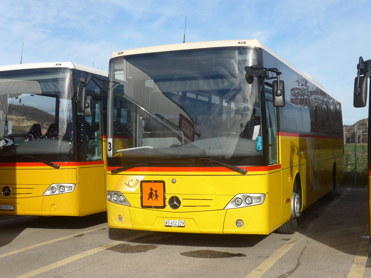 (212'755) - CarPostal Ouest - VD 452'229 - Mercedes (ex SAPJV, L'Isle) am 8. Dezember 2019 in Daillens, Planzer