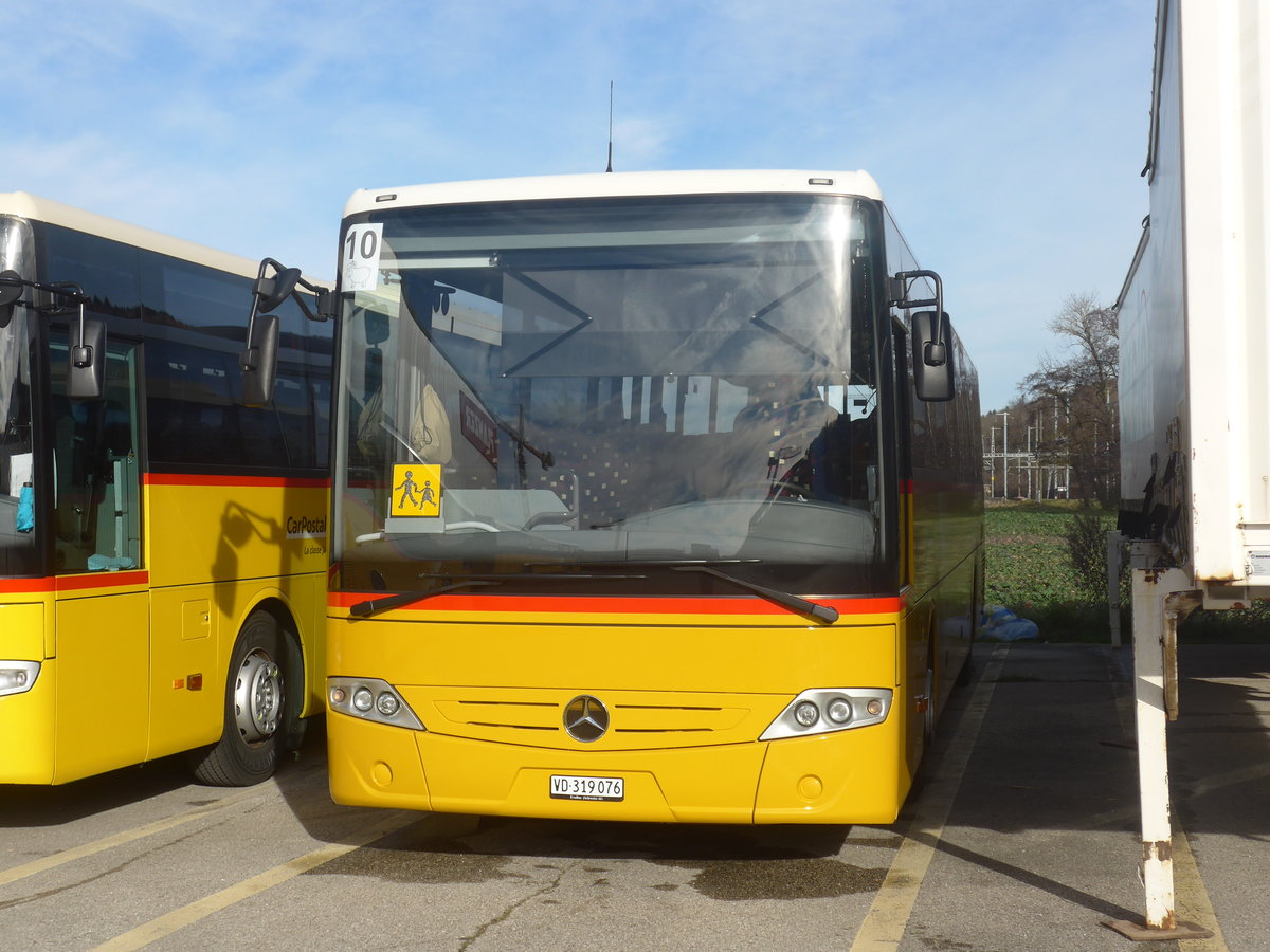 (212'756) - CarPostal Ouest - VD 319'076 - Mercedes am 8. Dezember 2019 in Daillens, Planzer