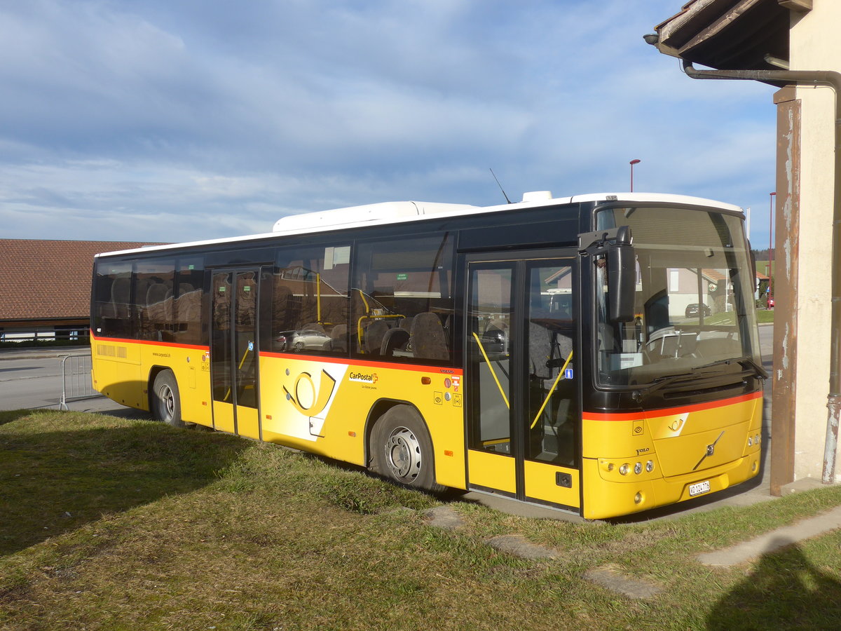 (212'795) - CarPostal Ouest - VD 124'776 - Volvo am 8. Dezember 2019 in Thierrens, Garage