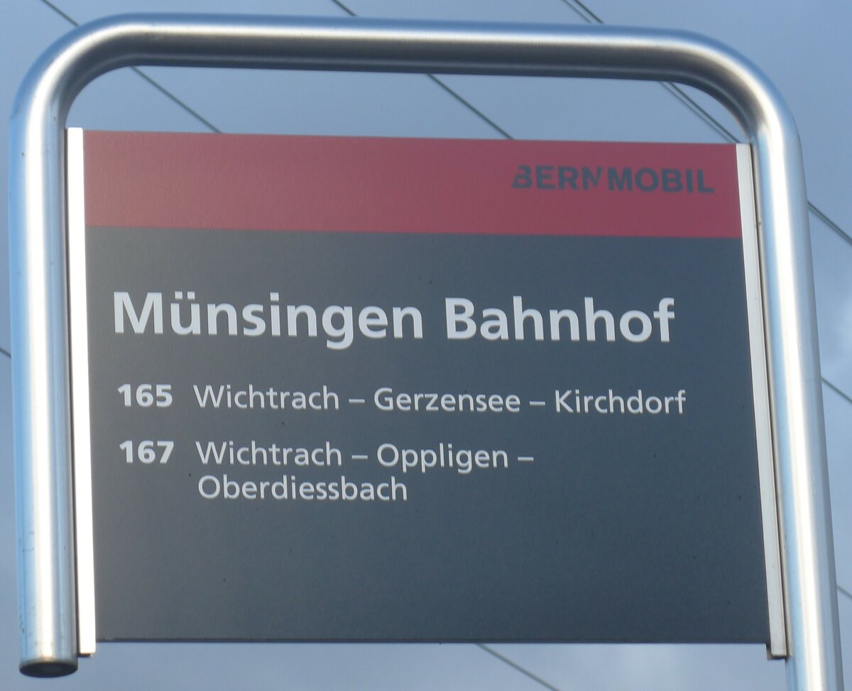 (212'888) - BERNMOBIL-Haltestellenschild - Mnsingen, Bahnhof - am 14. Dezember 2019