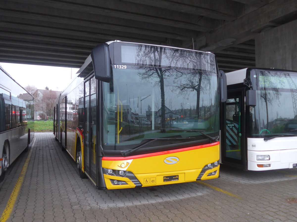 (213'011) - CarPostal Ouest - PID 11'329 - Solaris am 22. Dezember 2019 in Kerzers, Murtenstrasse