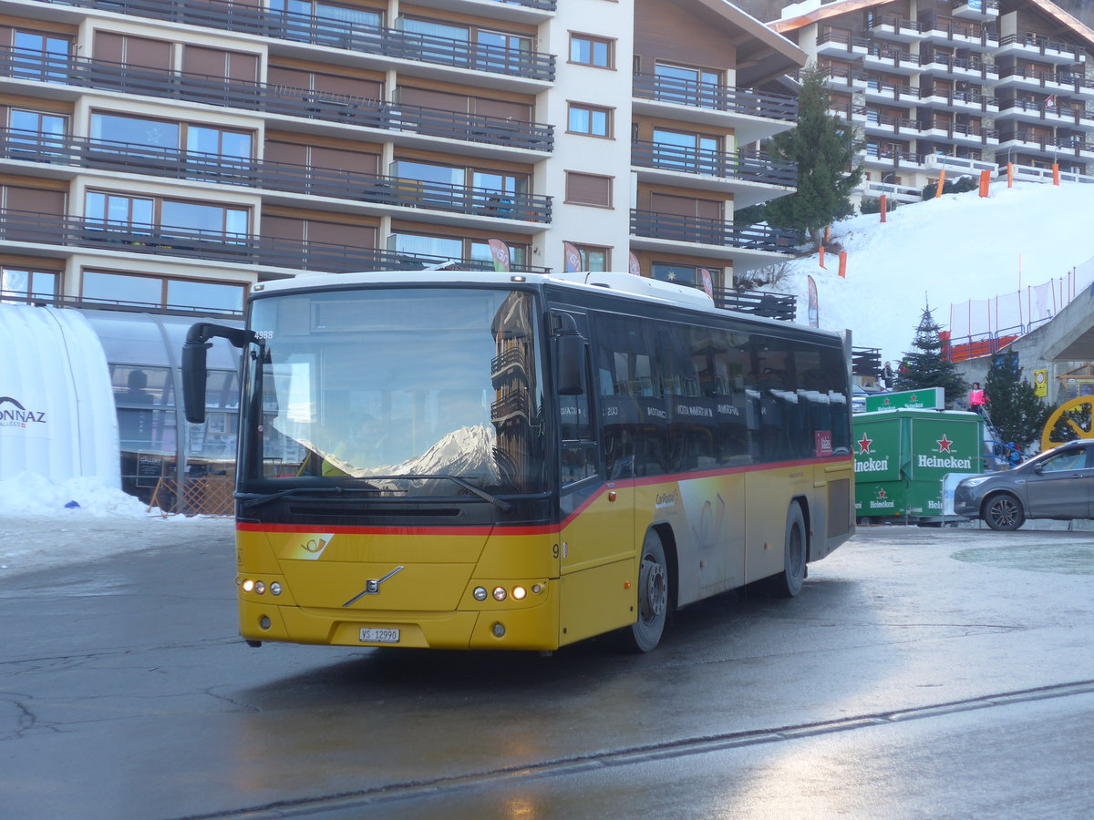 (213'346) - Lathion, Sion - Nr. 9/VS 12'990 - Volvo am 4. Januar 2020 in Haute-Nendaz, Tlcabine