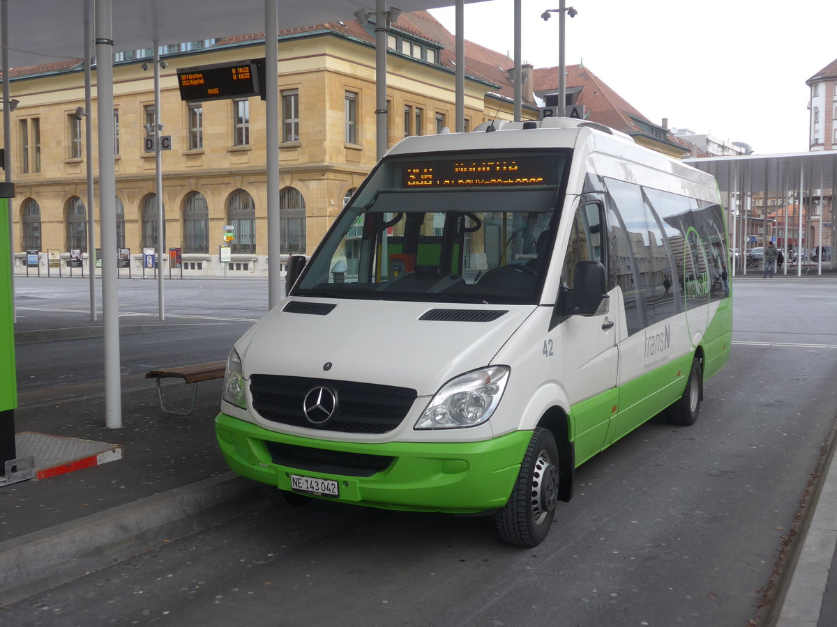 (214'256) - transN, La Chaux-de-Fonds - Nr. 42/NE 143'042 - Mercedes am 16. Februar 2020 beim Bahnhof La Chaux-de-Fonds