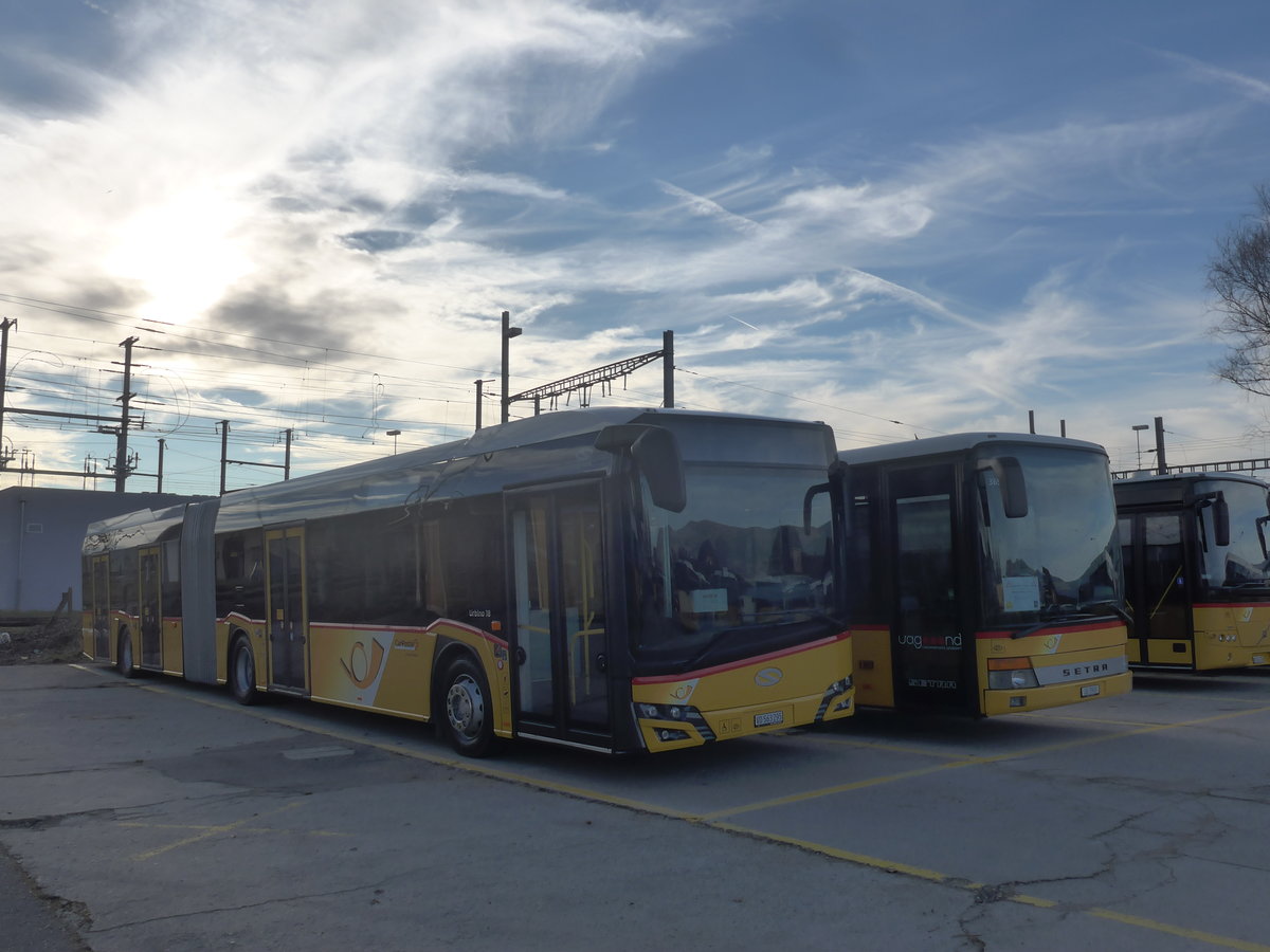 (214'366) - CarPostal Ouest - VD 563'295 - Solaris am 16. Februar 2020 in Yverdon, Garage