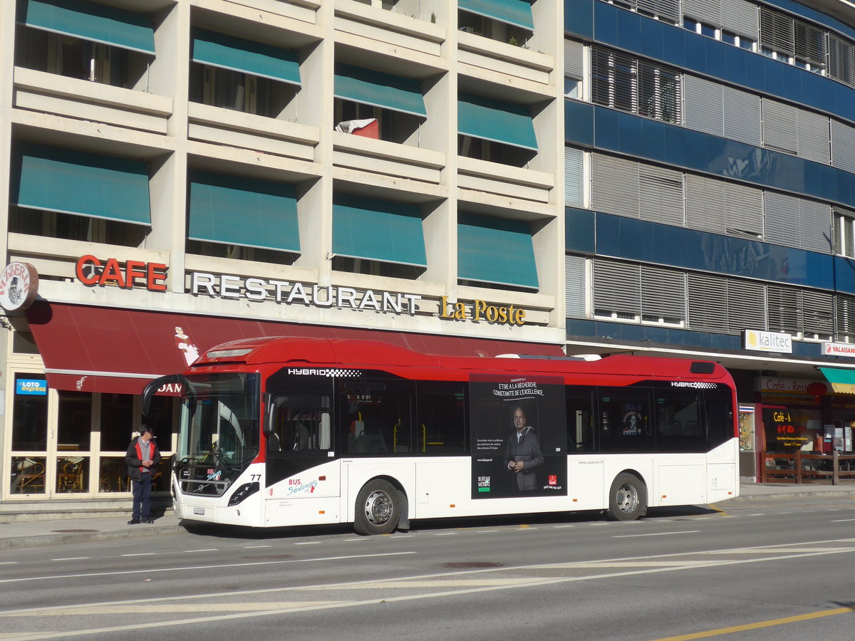 (214'802) - PostAuto Wallis - Nr. 77/VS 459'800 - Volvo am 22. Februar 2020 beim Bahnhof Sion