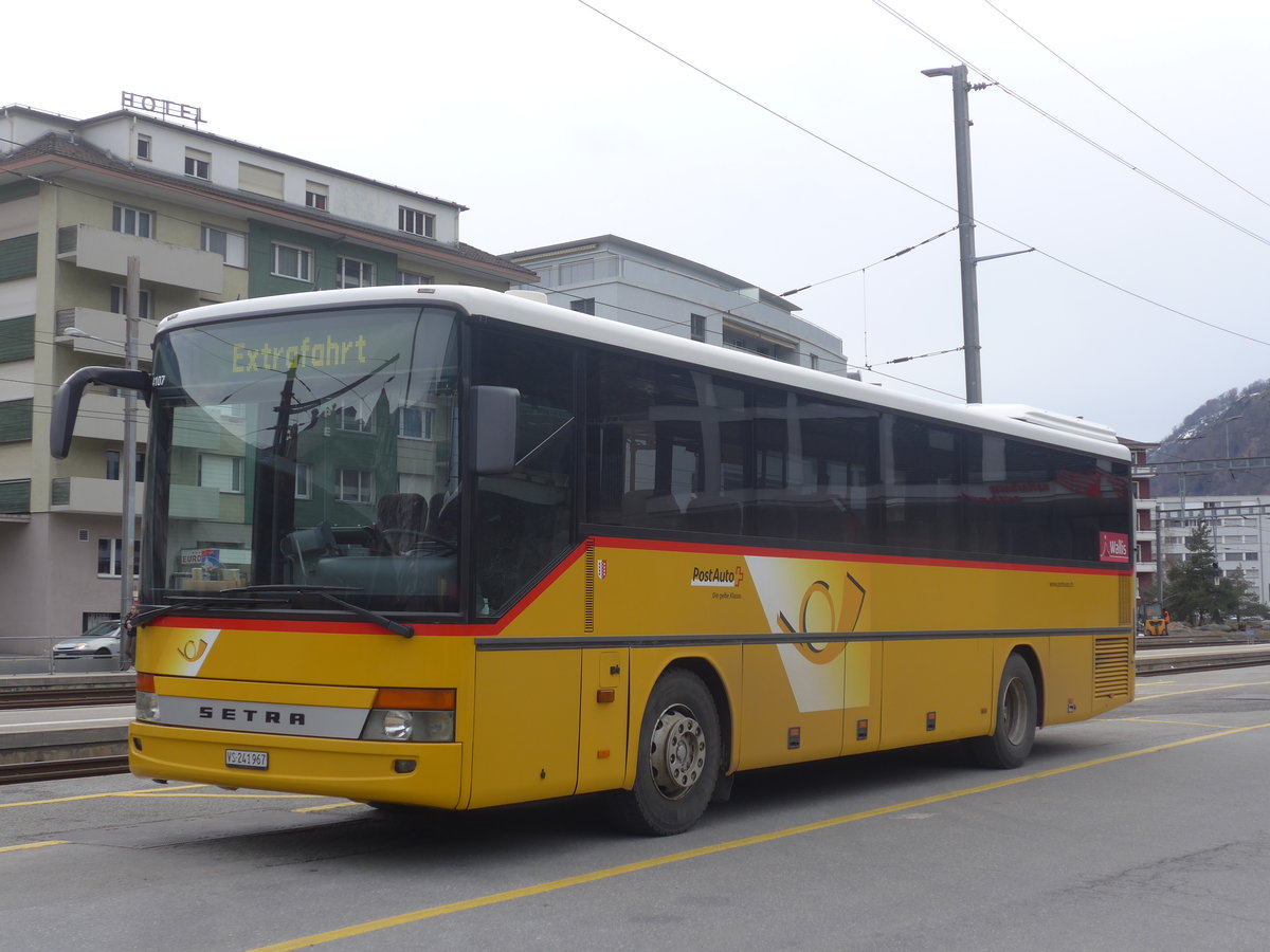 (214'925) - PostAuto Wallis - VS 241'967 - Setra (ex Zerzuben, Visp-Eyholz Nr. 65; ex PostAuto Wallis) am 29. Februar 2020 beim Bahnhof Brig