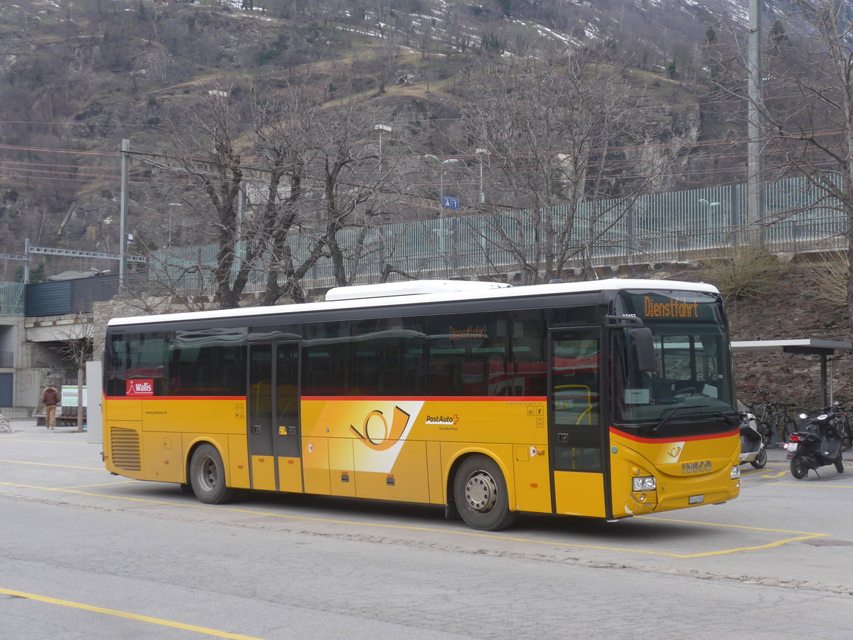 (214'928) - PostAuto Wallis - VS 445'904 - Iveco am 29. Februar 2020 beim Bahnhof Brig