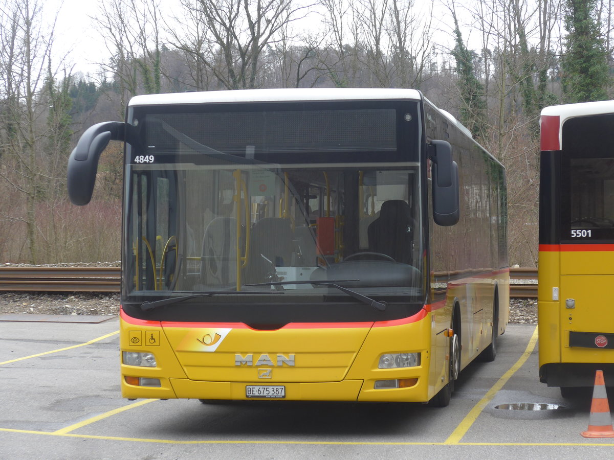 (215'030) - PostAuto Bern - Nr. 541/BE 675'387 - MAN am 2. Mrz 2020 in Laupen, Garage