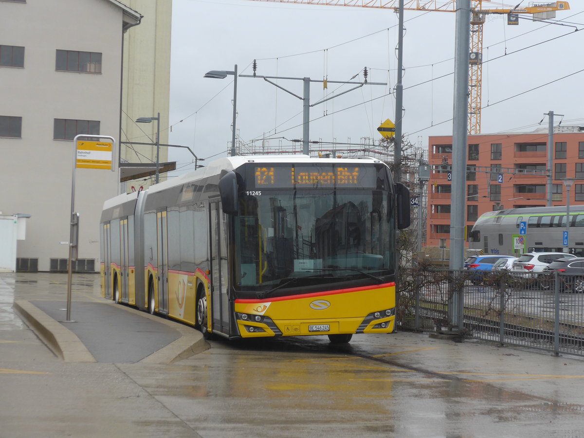 (215'058) - PostAuto Bern - BE 546'245 - Solaris am 2. Mrz 2020 beim Bahnhof Ddingen