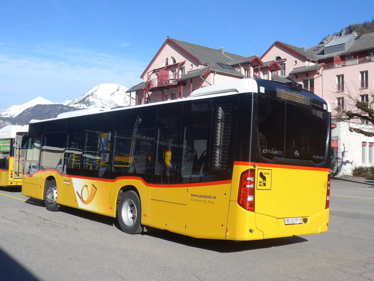 (215'068) - Flck, Brienz - Nr. 21/BE 623'971 - Mercedes am 8. Mrz 2020 in Meiringen, Postautostation