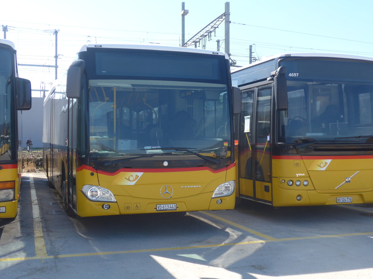 (215'210) - CarPostal Ouest - VD 613'443 - Mercedes am 15. Mrz 2020 in Yverdon, Garage