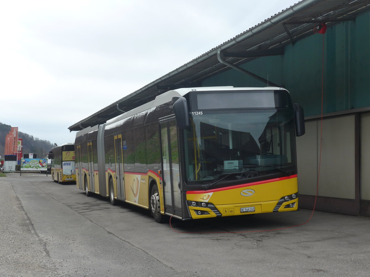 (215'372) - PostAuto Bern - BE 546'245 - Solaris am 22. Mrz 2020 in Laupen, Garage