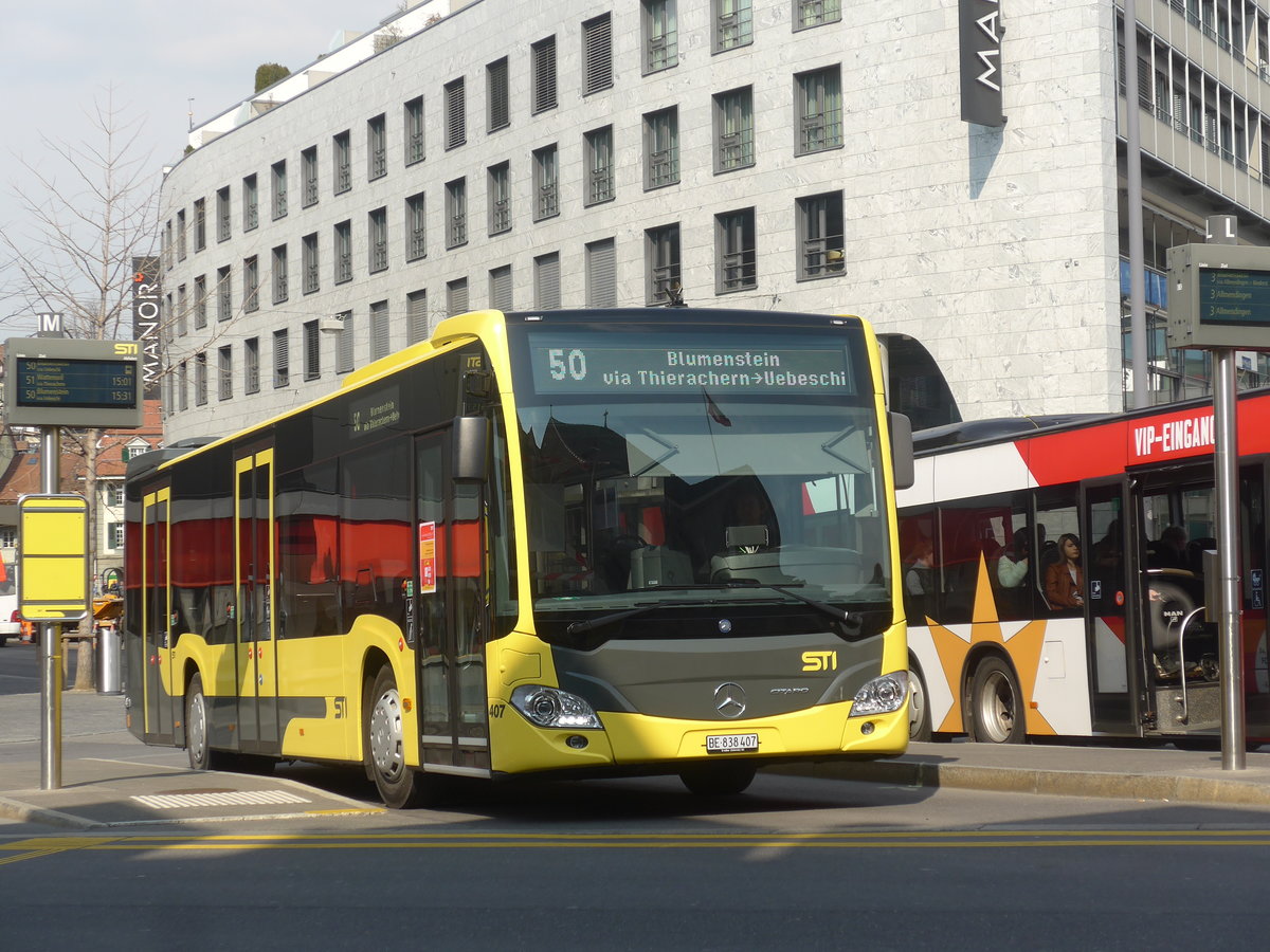 (215'565) - STI Thun - Nr. 407/BE 838'407 - Mercedes am 26. Mrz 2020 beim Bahnhof Thun