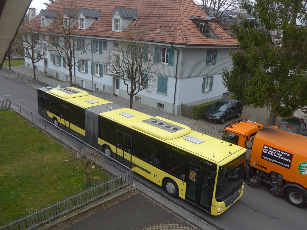 (215'671) - STI Thun - Nr. 142/BE 801'142 - MAN am 30. Mrz 2020 in Thun-Lerchenfeld, Langestrasse