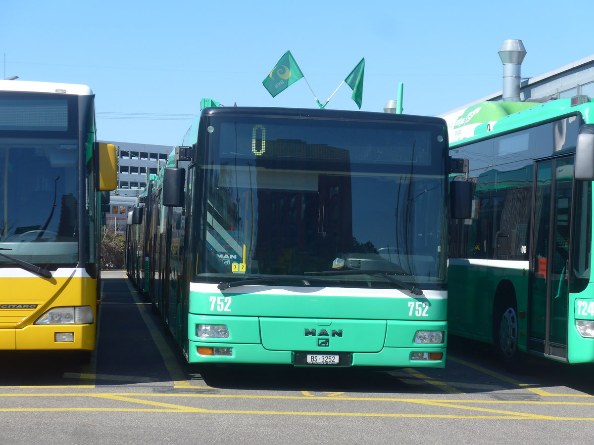 (215'733) - BVB Basel - Nr. 752/BS 3252 - MAN am 31. Mrz 2020 in Basel, Garage Rankstrasse