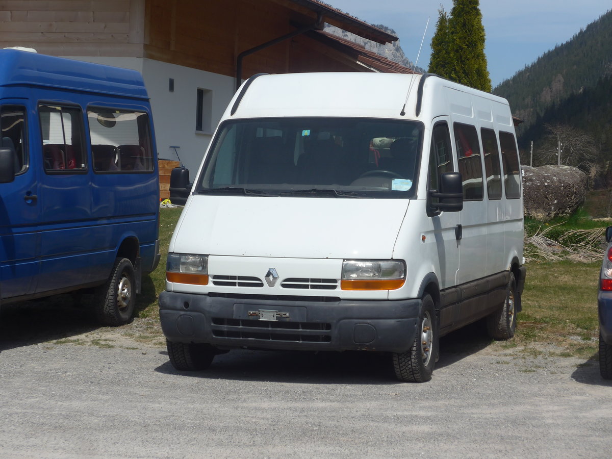 (216'170) - Spring, Schwenden - Renault am 17. April 2020 in Grimmialp, Parkplatz