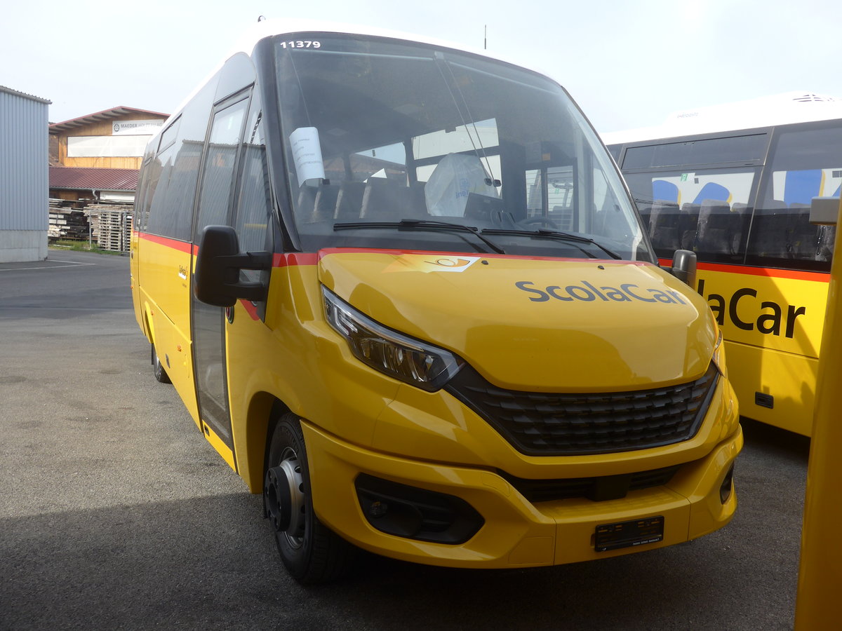 (216'240) - CarPostal Ouest - PID 11'379 - Iveco/Rosero am 19. April 2020 in Kezers, Interbus