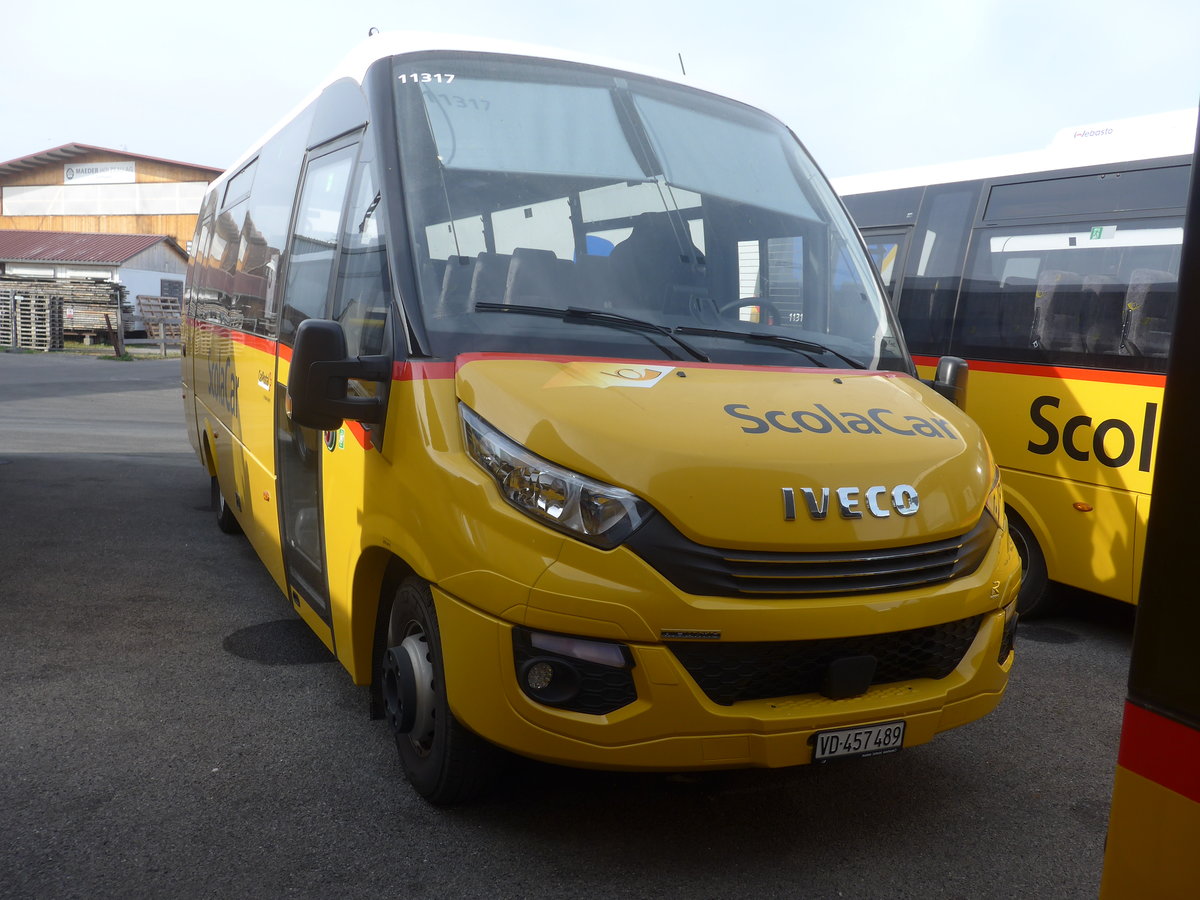 (216'241) - CarPostal Ouest - VD 457'489 - Iveco/Rosero am 19. April 2020 in Kerzers, Interbus