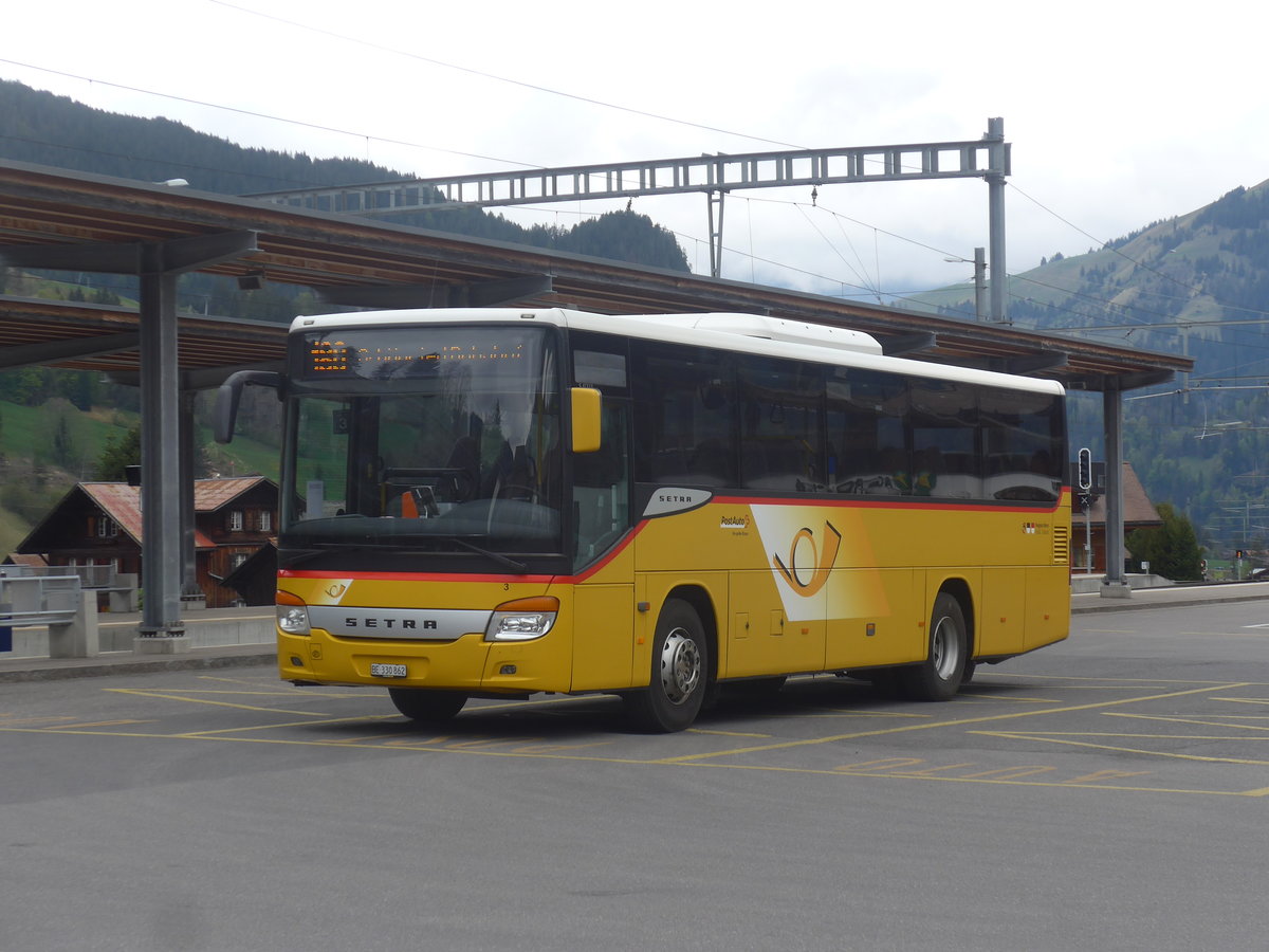 (216'497) - Kbli, Gstaad - Nr. 3/BE 330'862 - Setra am 26. April 2020 beim Bahnhof Gstaad