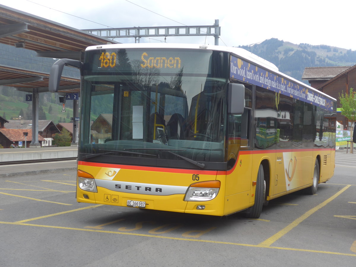 (216'501) - Kbli, Gstaad - Nr. 5/BE 366'987 - Setra am 26. April 2020 beim Bahnhof Gstaad