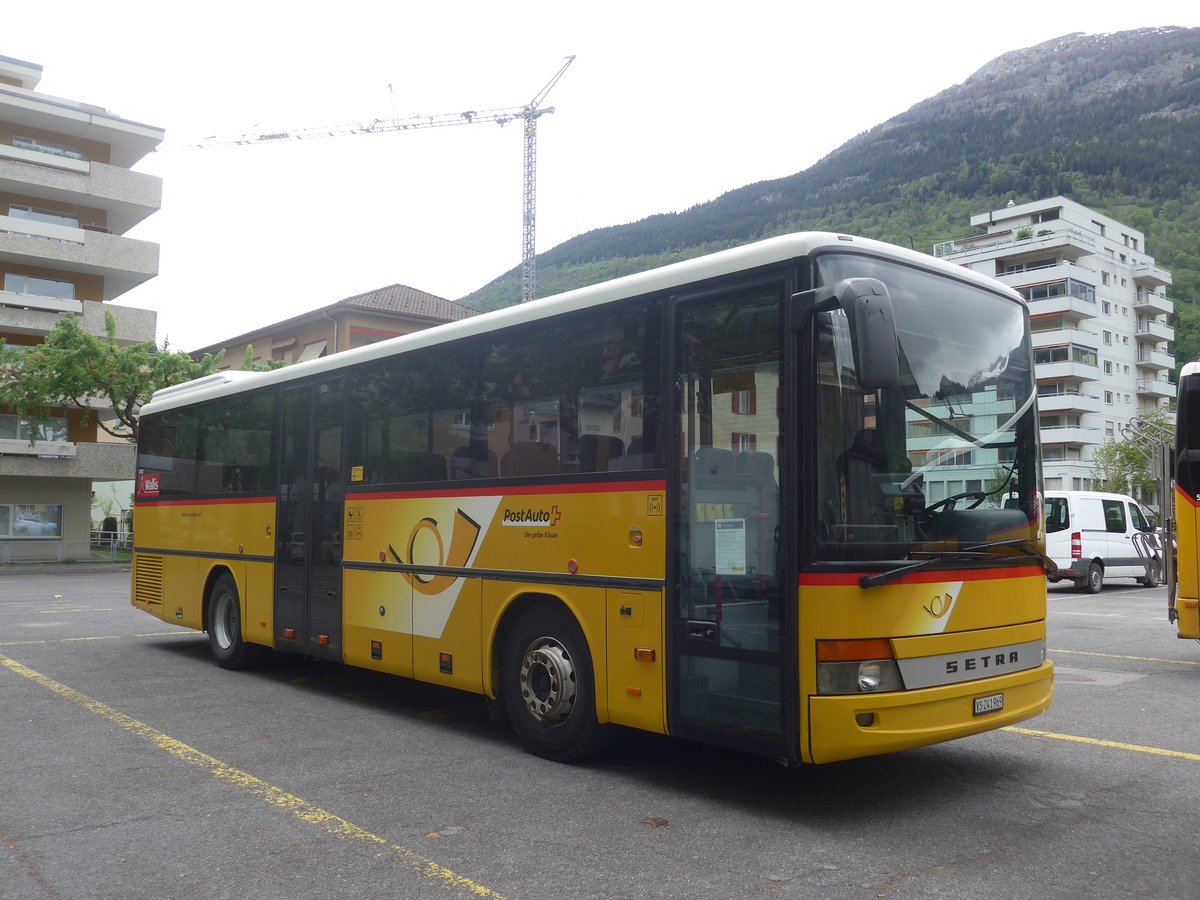 (216'566) - PostAuto Wallis - VS 241'969 - Setra (ex Zerzuben, Visp-Eyholz Nr. 62; ex PostAuto Wallis) am 28. April 2020 in Brig, Garage