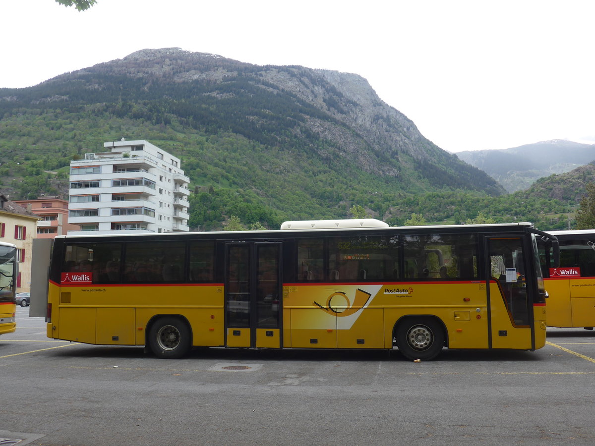 (216'578) - PostAuto Wallis - VS 498'945 - Volvo (ex PostAuto Graubnden GR 180'030; ex Reptrans, Salouf; ex PostAuto Graubnden GR 102'313) am 28. April 2020 in Brig, Garage