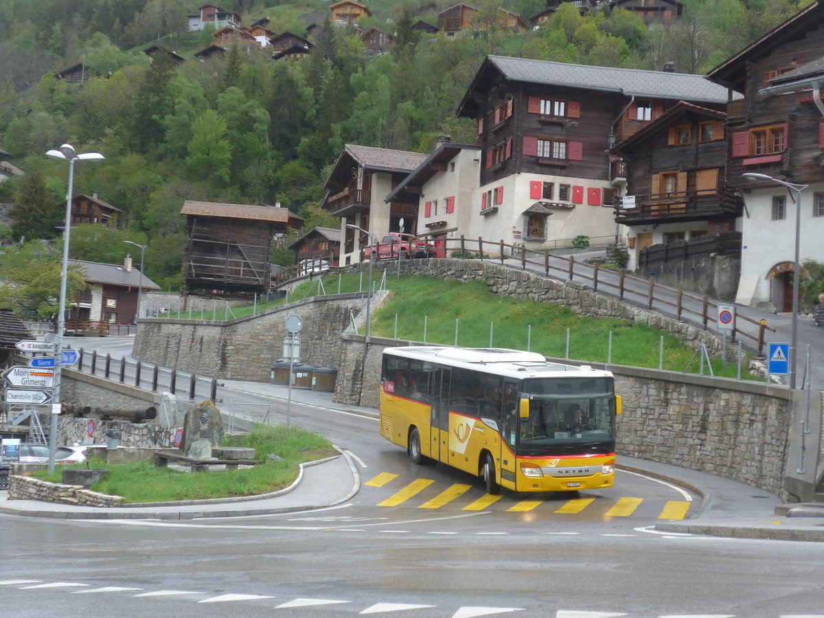 (216'671) - TSAR, Sierre - VS 93'571 - Setra (ex Epiney, Ayer) am 2. Mai 2020 in Vissoie, Post