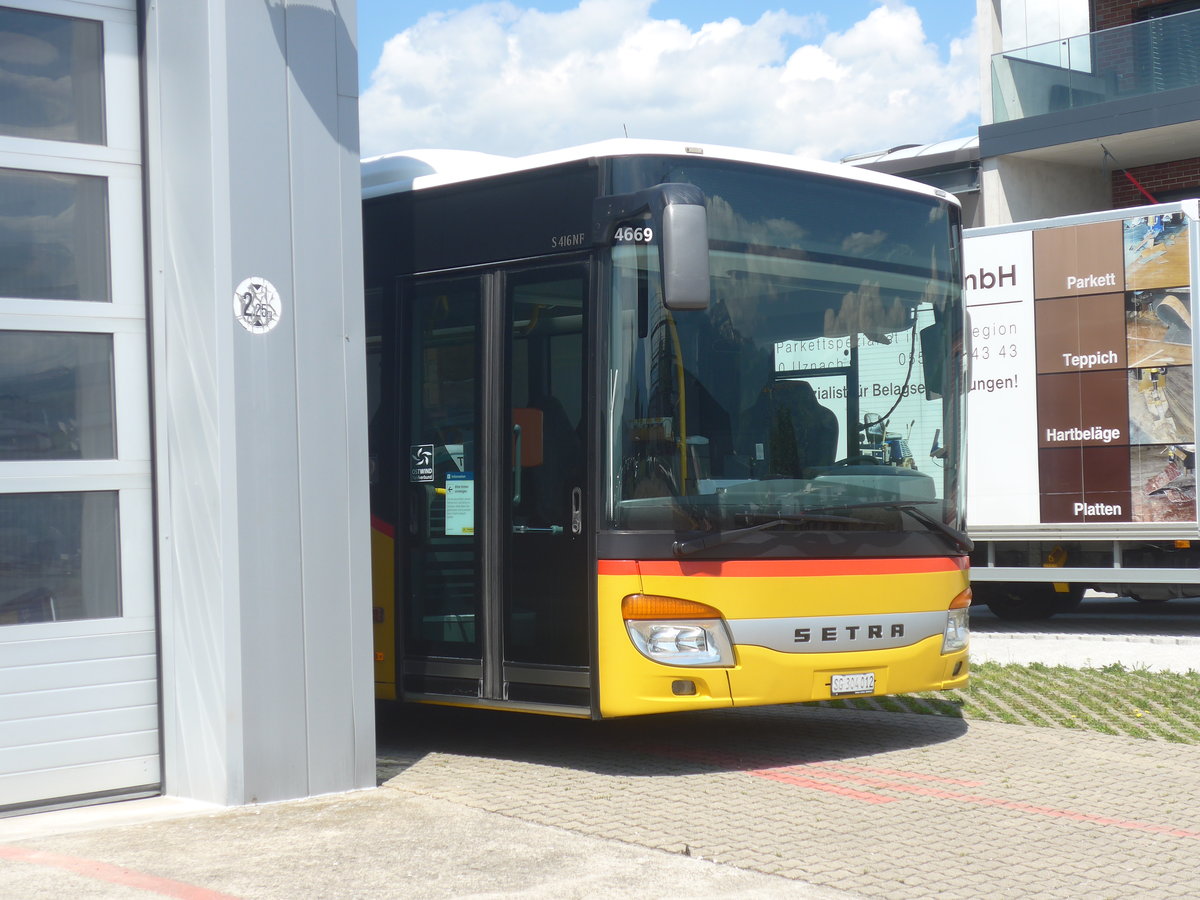 (216'842) - PostAuto Ostschweiz - SG 304'012 - Setra am 9. Mai 2020 in Uznach, Garage (Teilaufnahme)