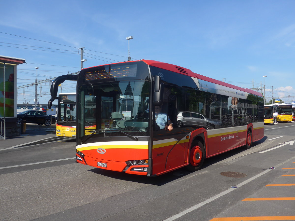 (216'888) - Landolt, Pfffikon - SZ 39'898 - Solaris am 9. Mai 2020 beim Bahnhof Pfffikon