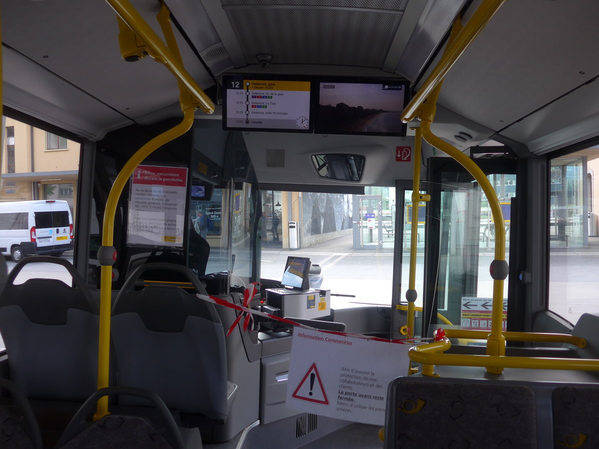 (216'934) - CarPostal Ouest - JU 44'299 - Mercedes am 10. Mai 2020 beim Bahnhof Delmont (Innenaufnahme)