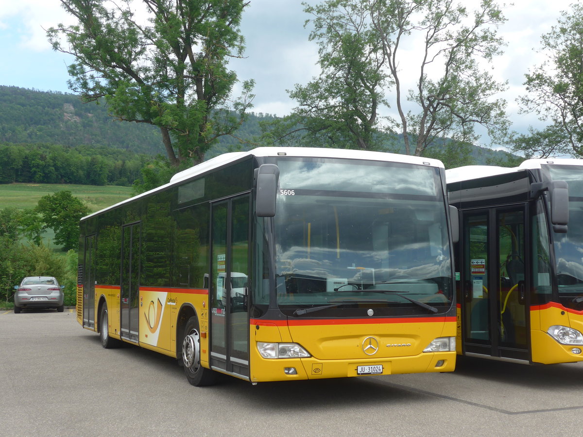 (216'952) - CarPostal - JU 31'024 - Mercedes (ex Nr. 20) am 10. Mai 2020 in Develier, Parkplatz