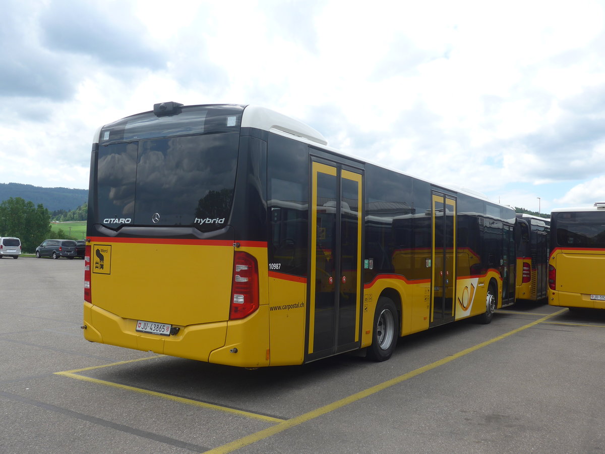 (216'964) - CarPostal Ouest - JU 43'865 - Mercedes am 10. Mai 2020 in Develier, Parkplatz