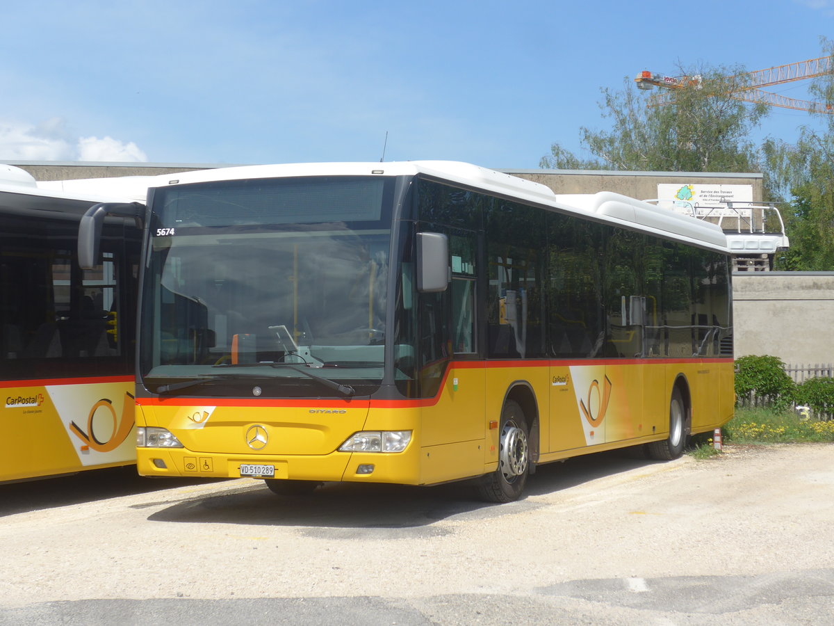 (216'994) - CarPostal Ouest - VD 510'289 - Mercedes am 10. Mai 2020 in Yverdon, Garaqge