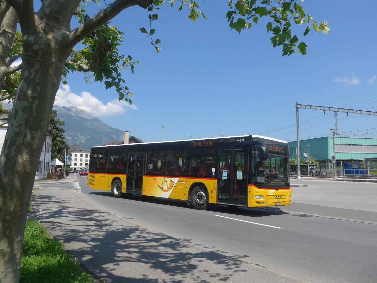 (217'067) - PostAuto Zentralschweiz - Nr. 11/OW 10'121 - MAN (ex Dillier, Sarnen Nr. 11) am 17. Mai 2020 beim Bahnhof Sarnen