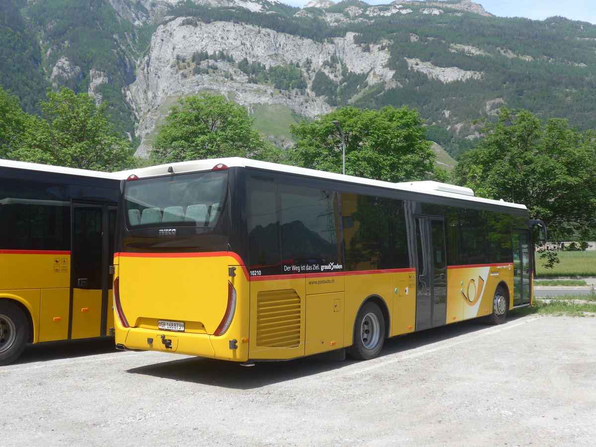 (217'234) - PostAuto Graubnden - GR 168'873 - Iveco am 23. Mai 2020 in Chur, Sommeraustrasse