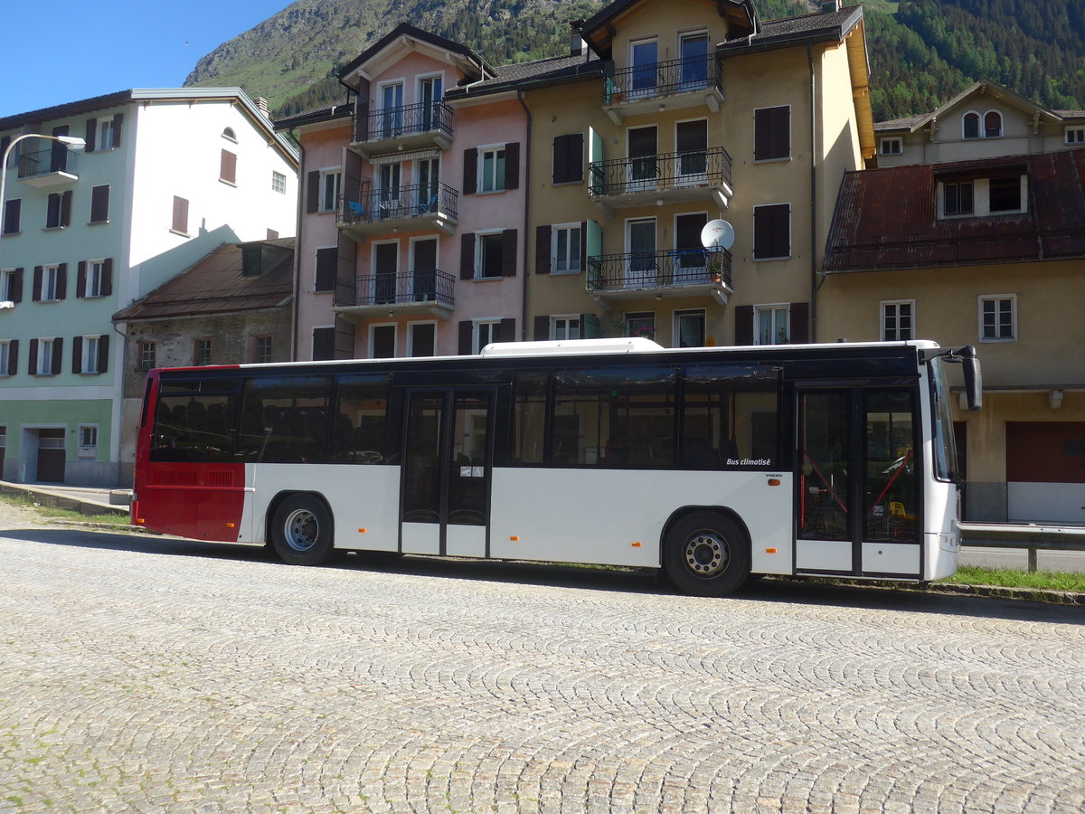 (217'529) - GIOM, Cadempino - TI 183'644 - Volvo (ex TPF Fribourg Nr. 67) am 1. Juni 2020 beim Bahnhof Airolo