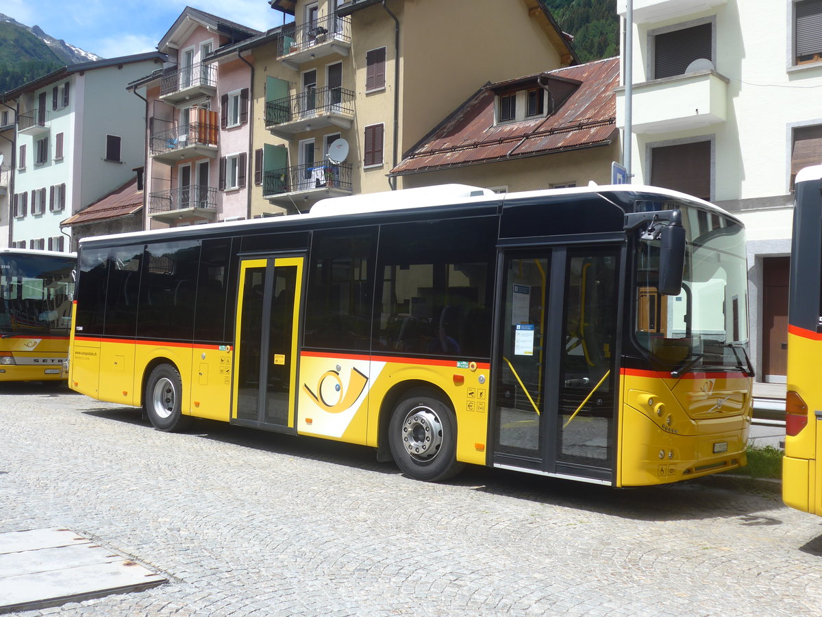 (218'102) - Marchetti, Airolo - TI 191'022 - Volvo am 21. Juni 2020 beim Bahnhof Airolo