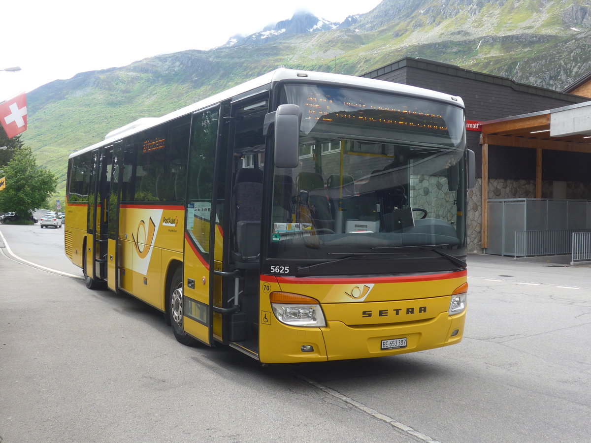 (218'127) - PostAuto Bern - Nr. 70/BE 653'387 - Setra am 21. Juni 2020 beim Bahnhof Andermatt