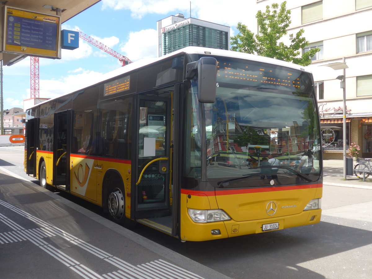 (218'374) - CarPostal Ouest - JU 31'024 - Mercedes (ex Nr. 20) am 4. Juli 2020 beim Bahnhof Delmont