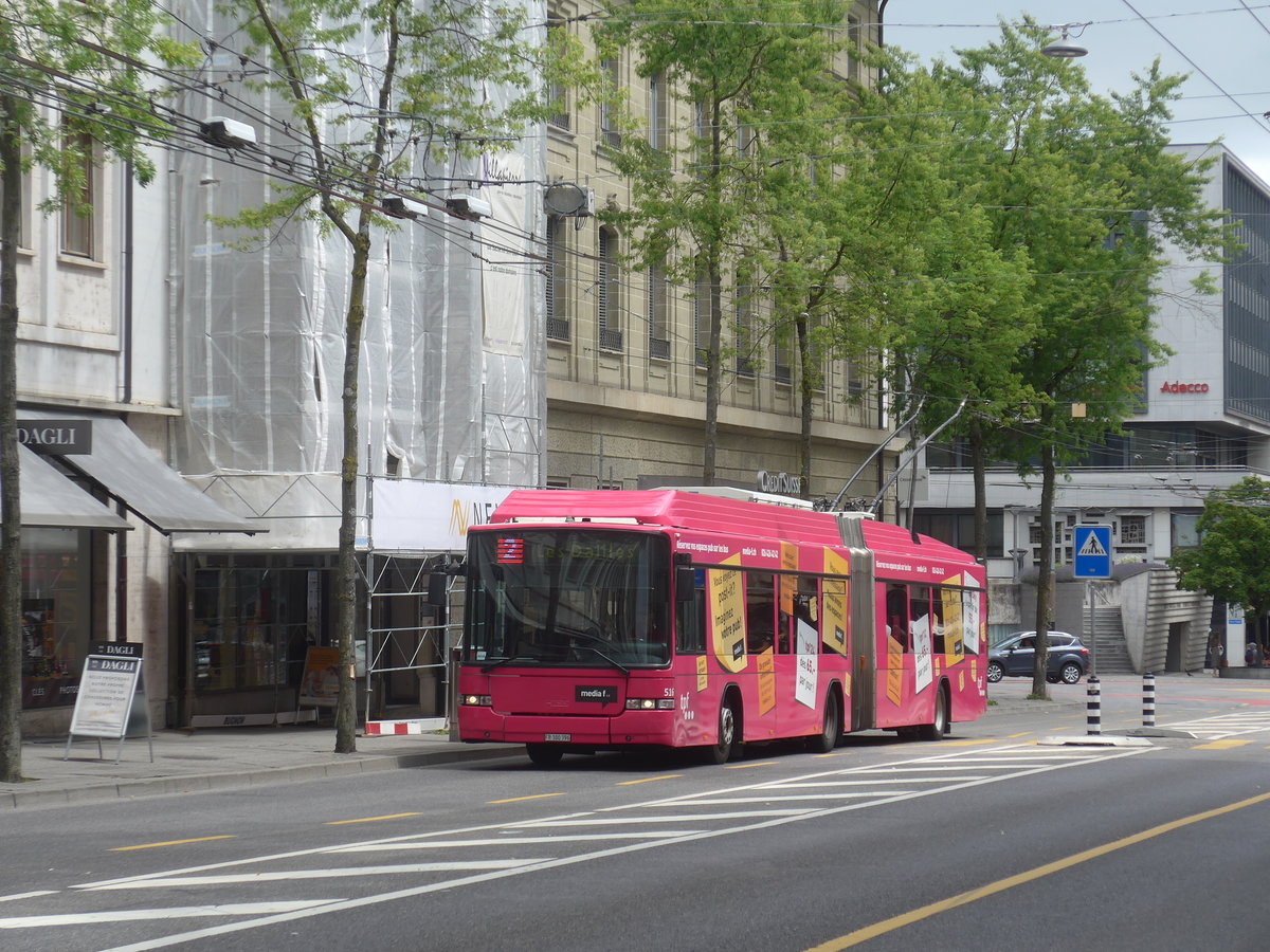 (218'516) - TPF Fribourg - Nr. 516/FR 300'396 - MAN/Hess Gelenkduobus am 6. Juli 2020 beim Bahnhof Fribourg