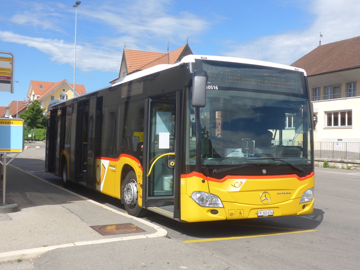 (218'575) - Wieland, Murten - Nr. 92/FR 300'634 - Mercedes am 6. Juli 2020 beim Bahnhof Kerzers