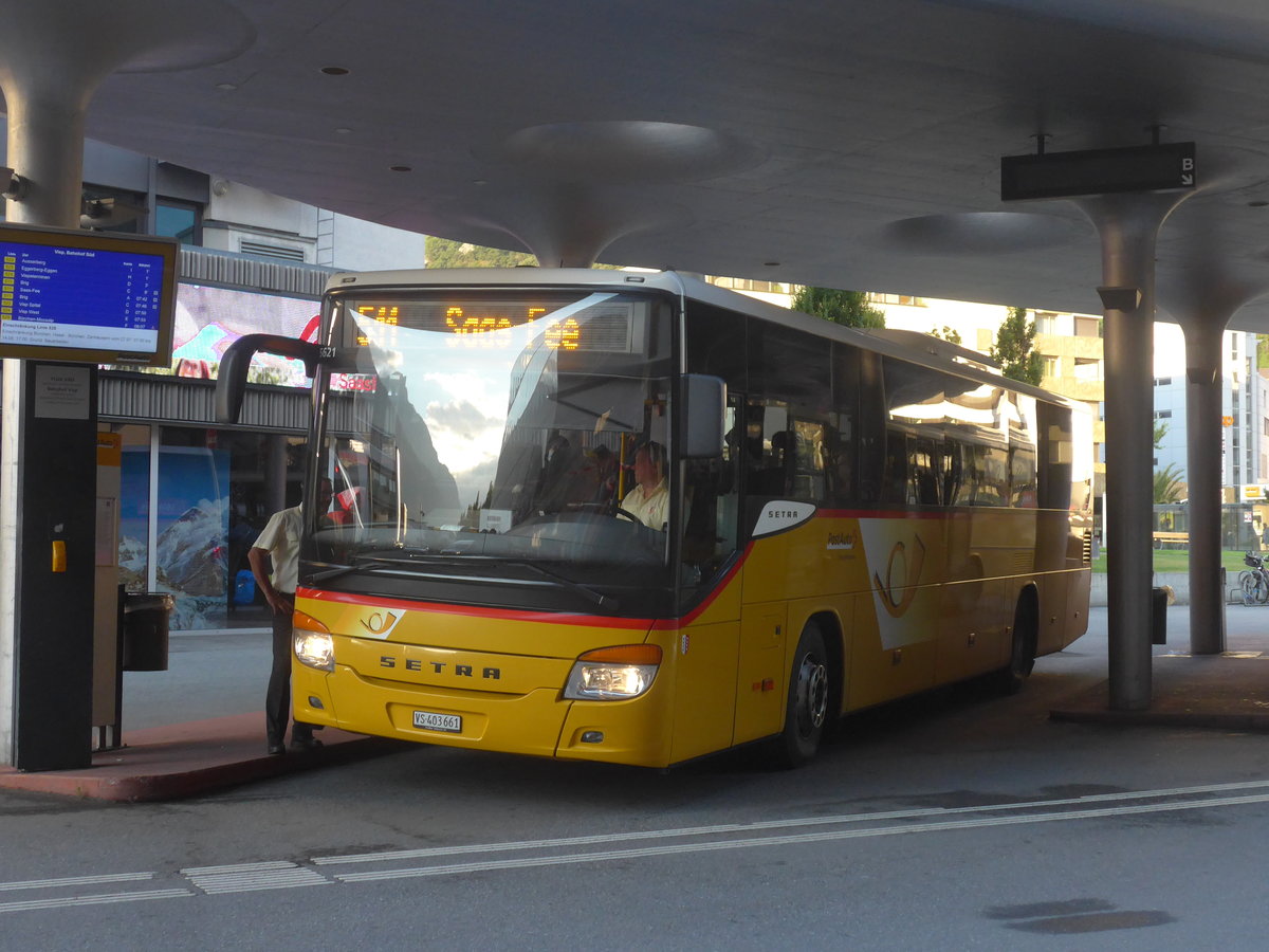 (218'945) - PostAuto Wallis - VS 403'661 - Setra am 25. Juli 2020 beim Bahnhof Visp