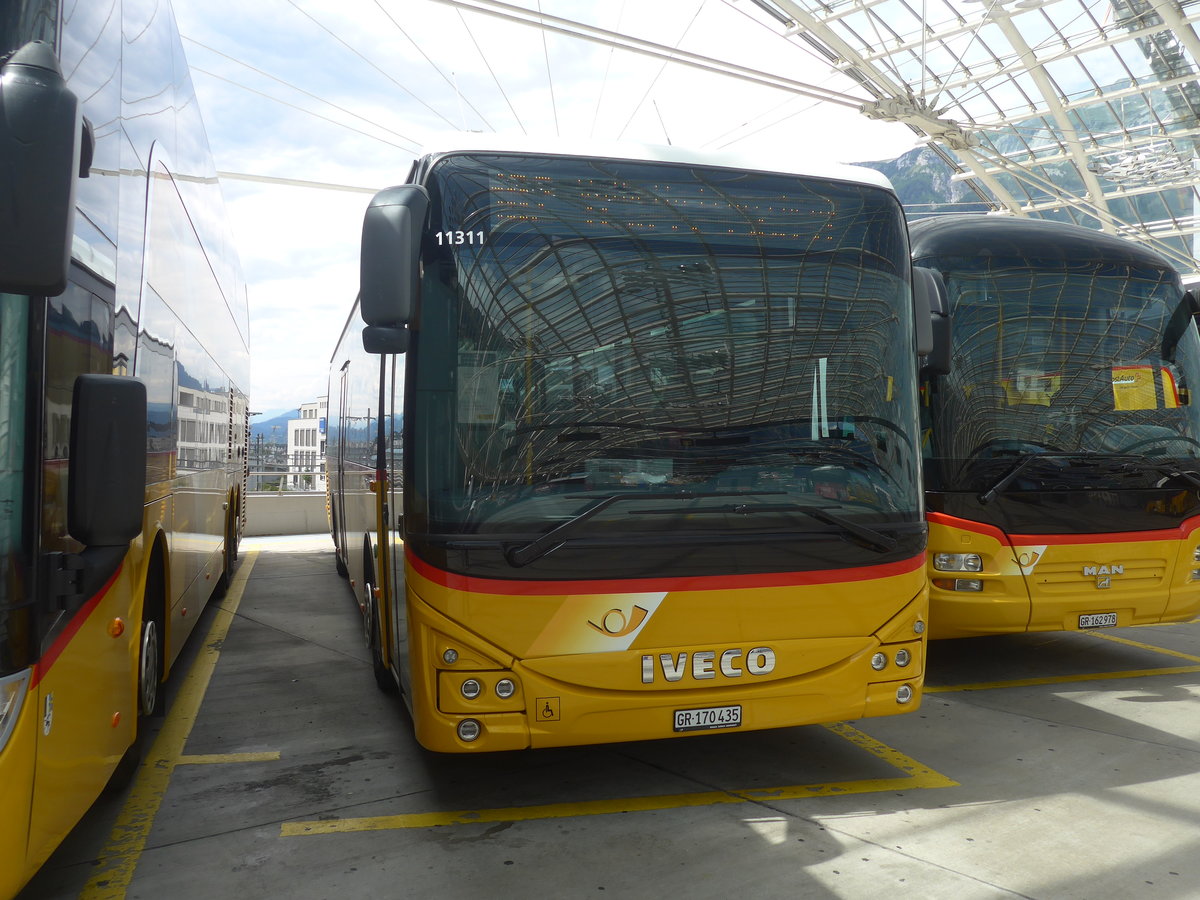 (219'801) - PostAuto Graubnden - GR 170'435 - Iveco am 16. August 2020 in Chur, Postautostation