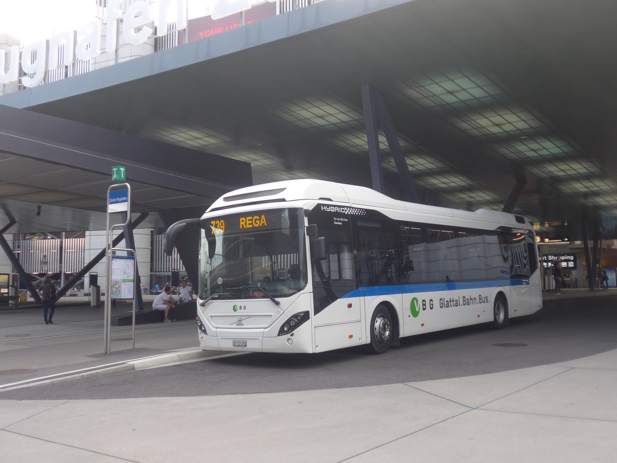 (221'016) - Welti-Furrer, Bassersdorf - Nr. 83/ZH 729'380 - Volvo am 22. September 2020 in Zrich, Flughafen