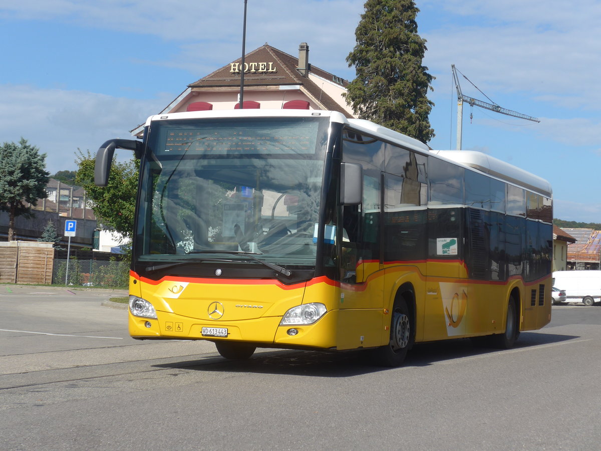 (221'116) - CarPostal Ouest - VD 613'443 - Mercedes am 23. September 2020 beim Bahnhof Moudon