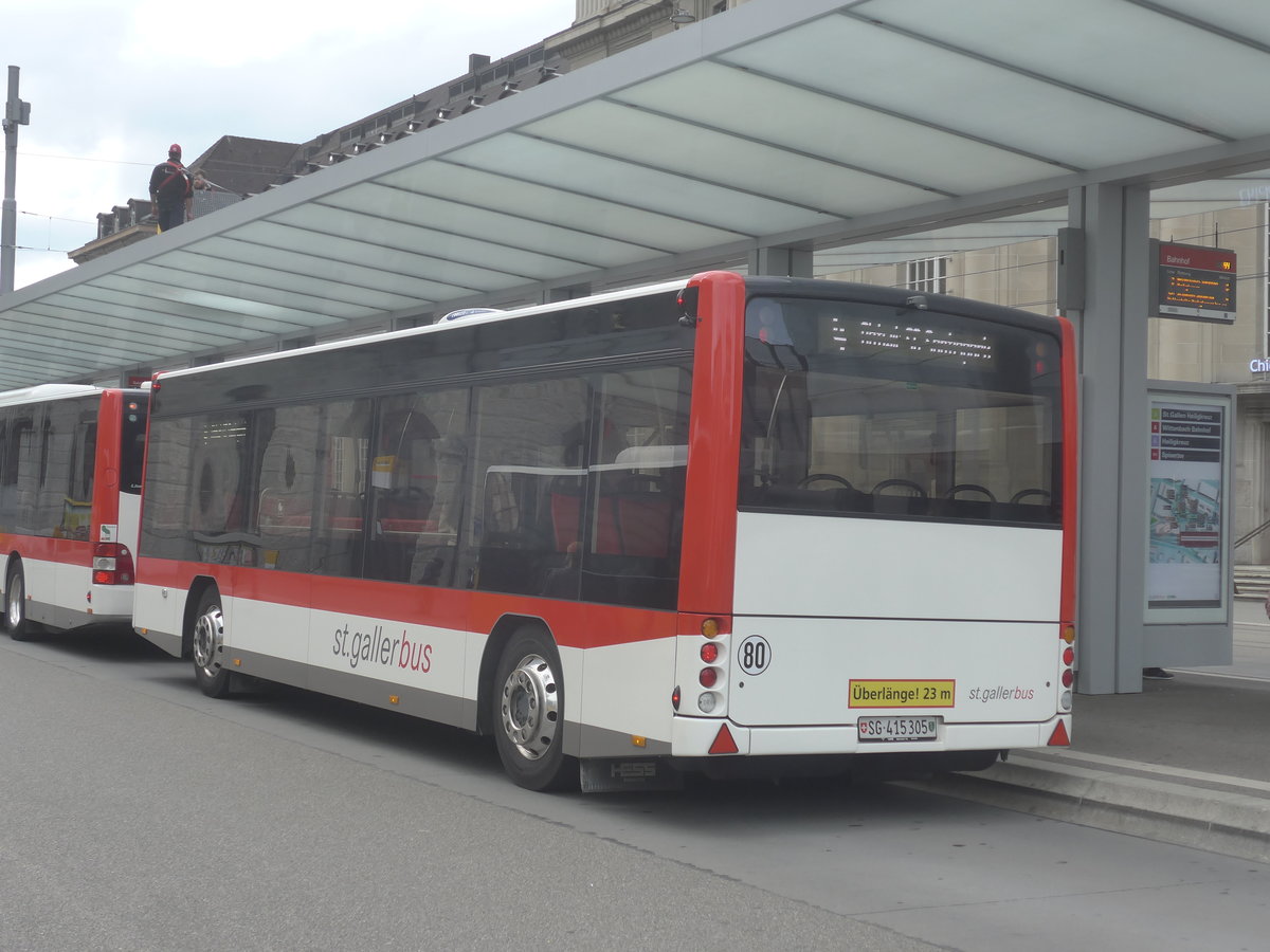 (221'280) - St. Gallerbus, St. Gallen - Nr. 305/SG 415'305 - Hess Personenanhnger am 24. September 2020 beim Bahnhof St. Gallen