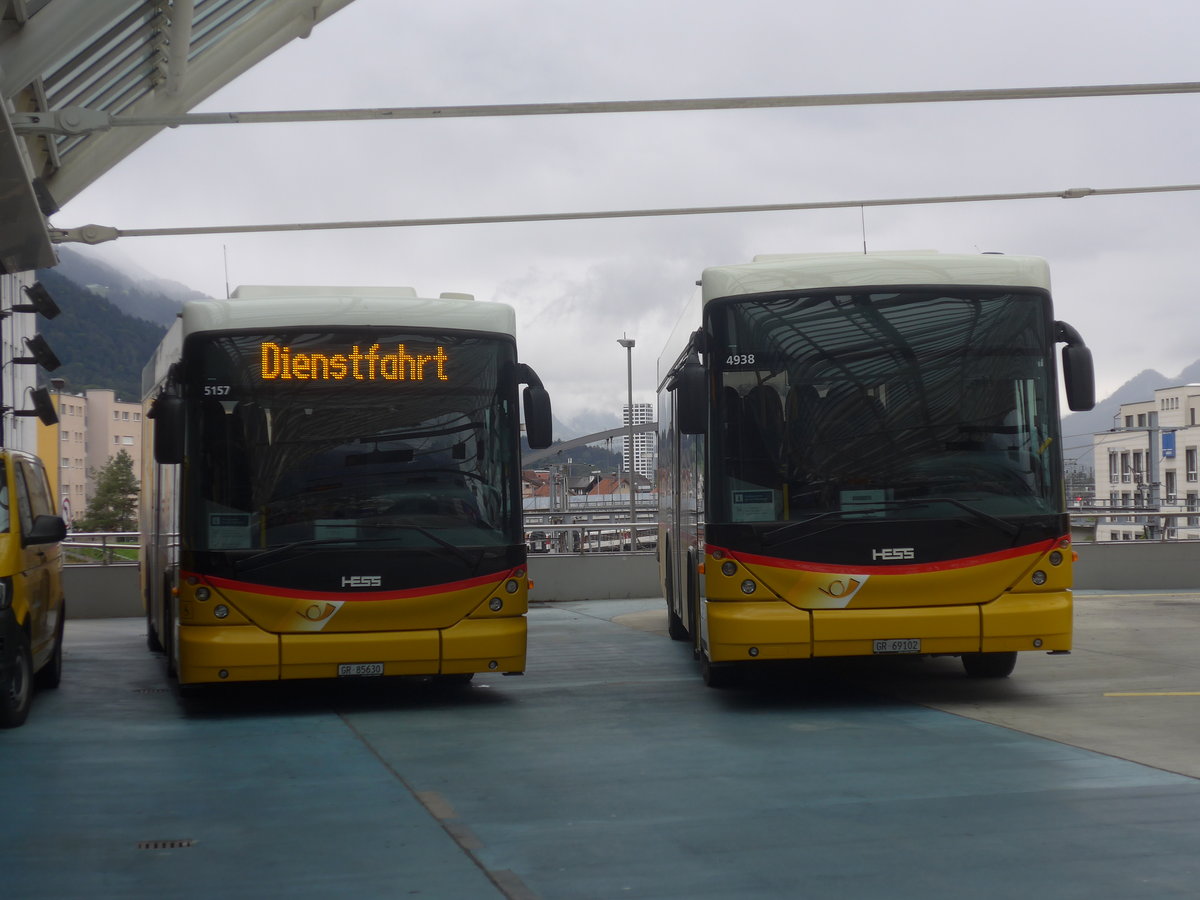 (221'451) - PostAuto Graubnden - GR 85'630 + GR 69'102 - Scania/Hess am 26. September 2020 in Chur, Postautostation